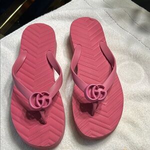 Gucci flip flop